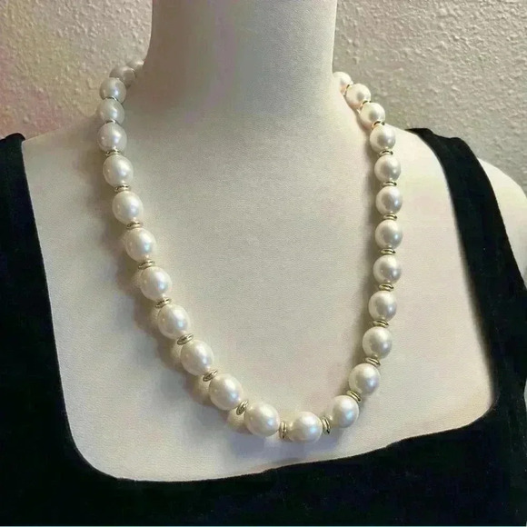 Vintage Large Faux Pearls and Golden Accents Statement Necklace - Picture 2 of 3